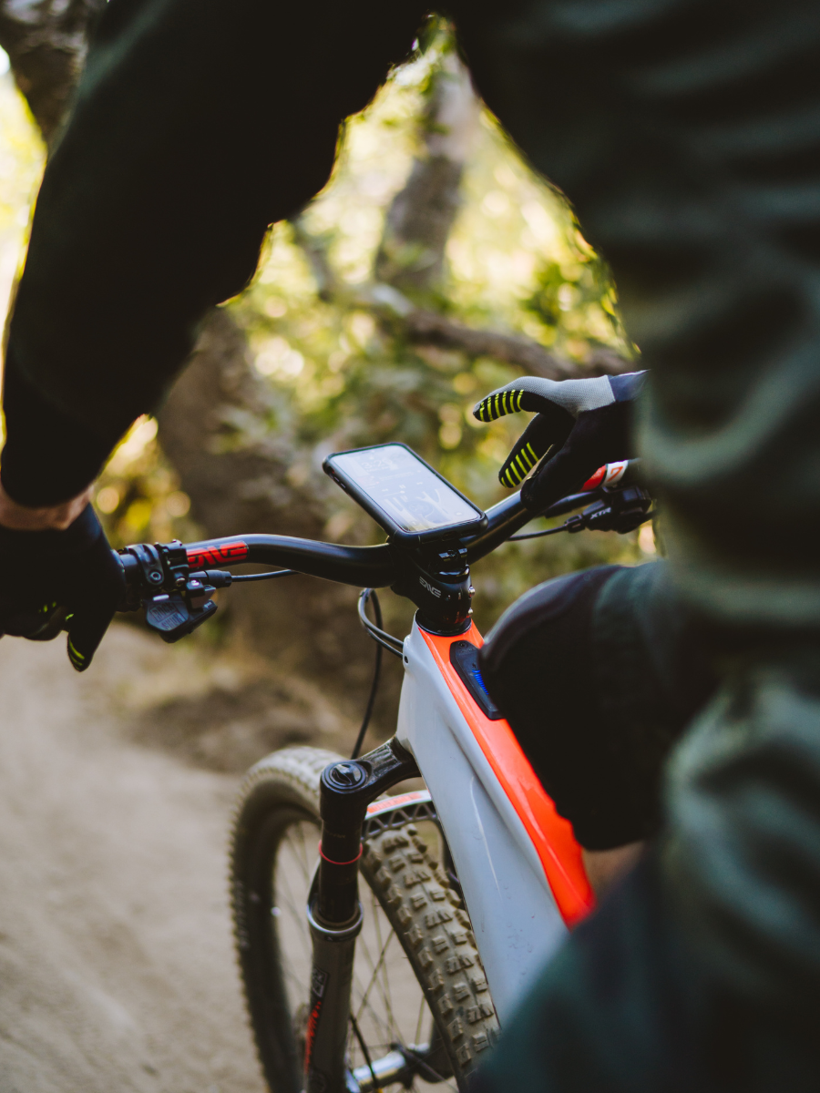 Benefits of Bringing Your Phone on Your Bicycle Rides (And How to Do It Safely!)