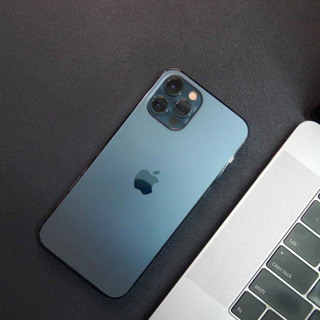 20 photography hacks for the iPhone 12 using a magnetic phone case