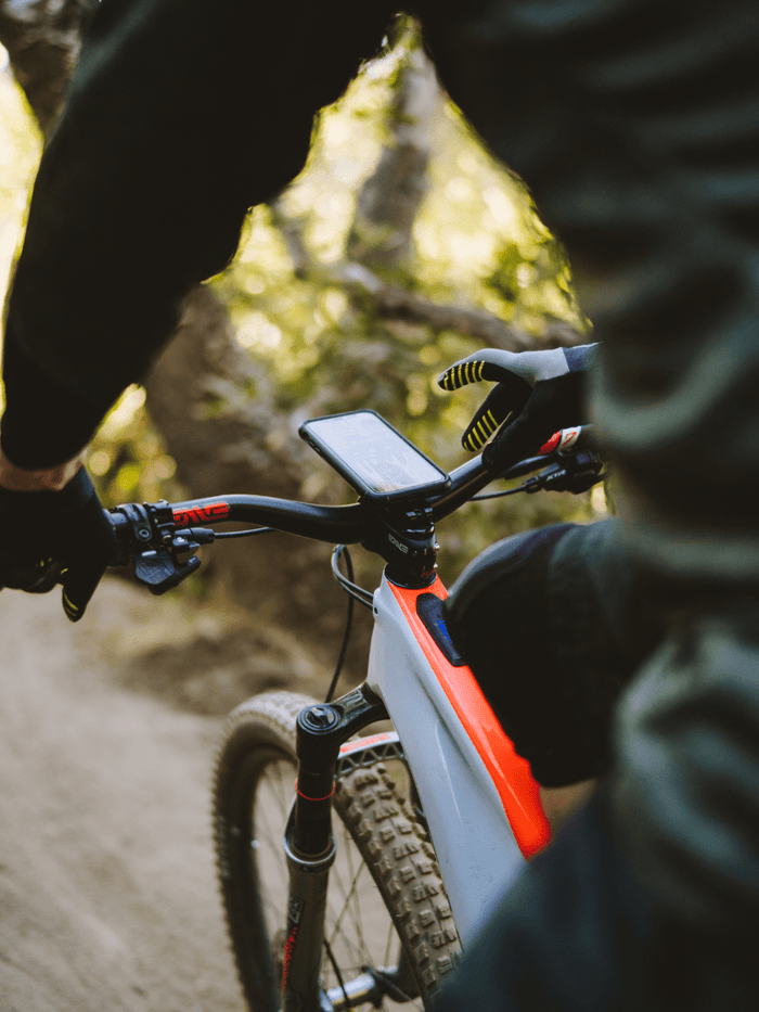 Benefits of Bringing Your Phone on Your Bicycle Rides (And How to Do It Safely!)