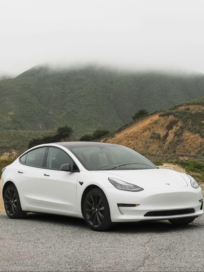 A Tesla phone mount is just what your Model 3 or Y really needs.