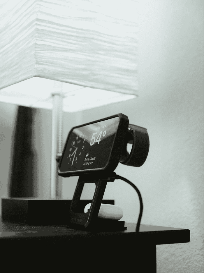 You’re on-the-move, whether heading to the mountains or taking a plane abroad, you need universal phone mounts for travel: rental cars, ebikes, scooters, hotels, and those that do more