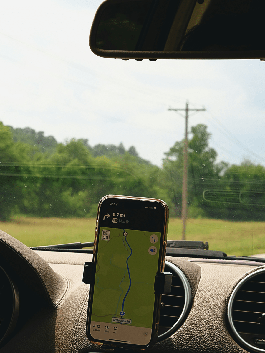 Don’t wind up with universal phone mounts that fail you on the roadway