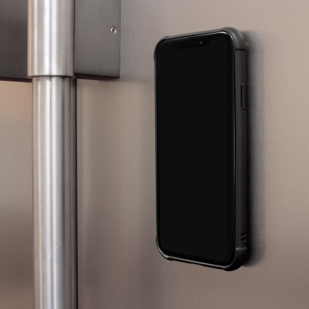 La coque Anti-Gravity Case permet de coller son téléphone n'importe où 